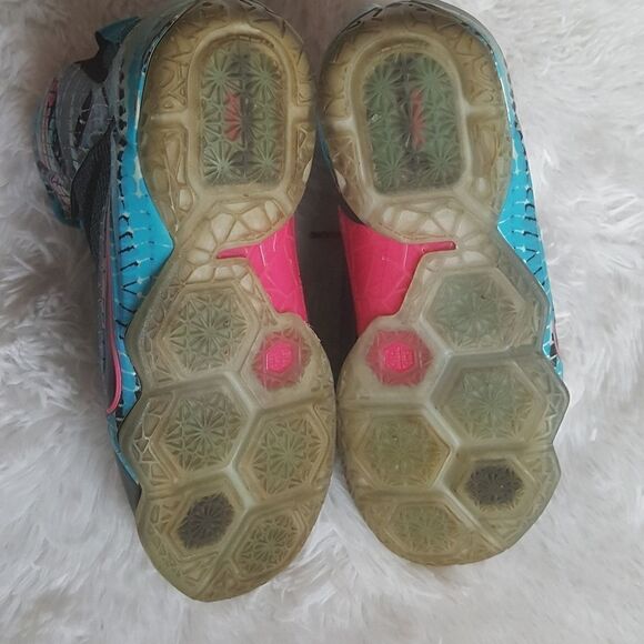 Nike Lebron XII 12 Black Pink Blue Basketball Shoes Sz 5Y Fit like a Womens 6.5 - Picture 4 of 16